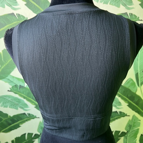 Sage Collective Black sleeveless cropped tank athletic top Size M - Picture 3 of 5